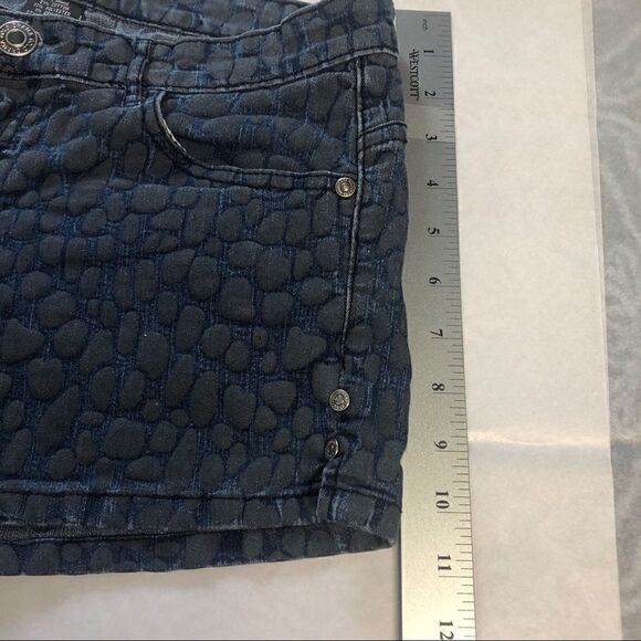 Gold Drama Size 9 Shorts!! - Picture 5 of 5